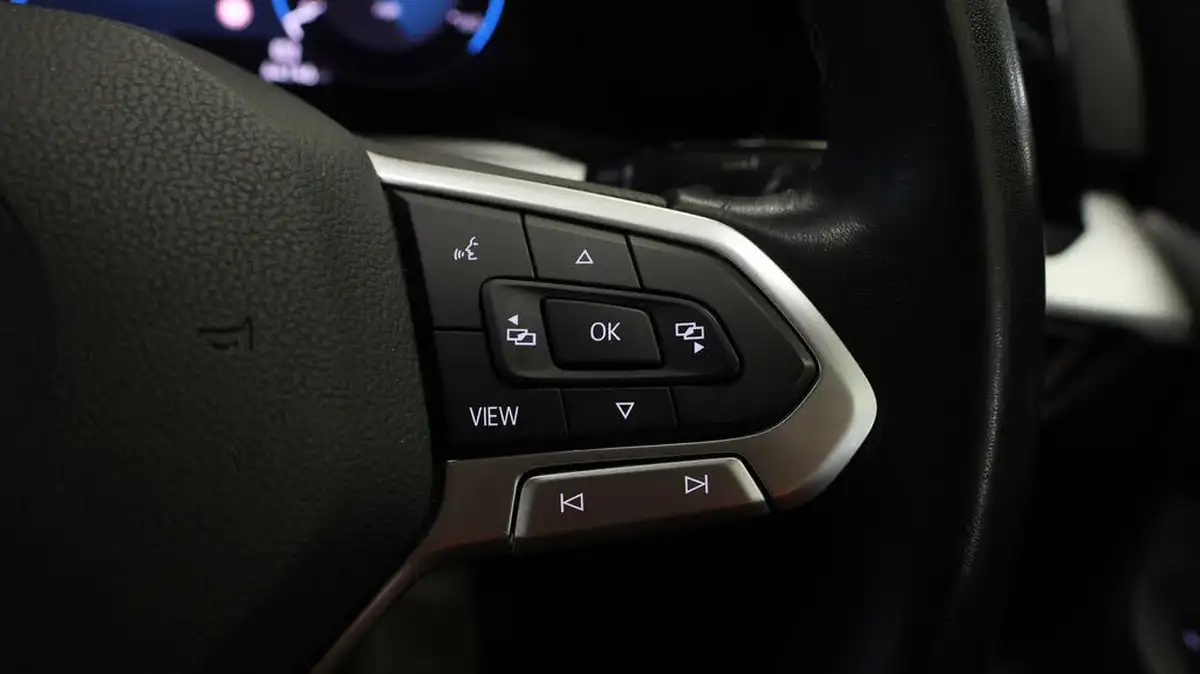2022-volkswagen-golf-15-tsi-life-150ps-hatchback-big-21