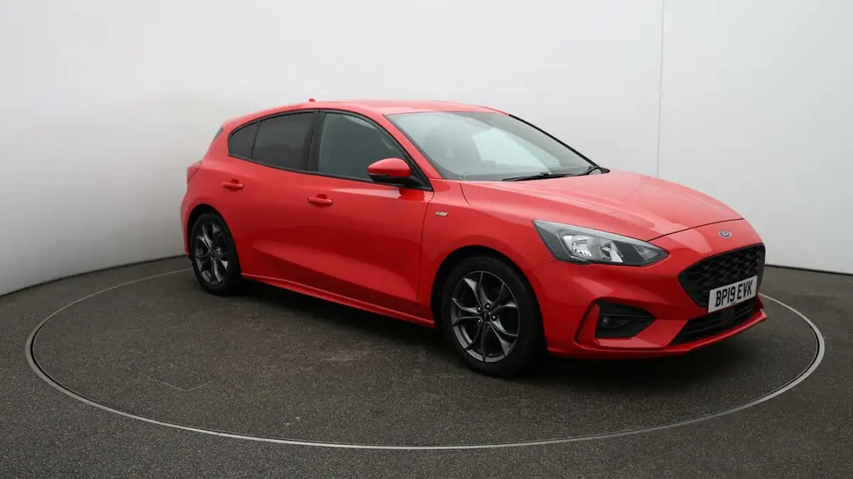 2019-ford-focus-10t-st-line-hatchback-big-1