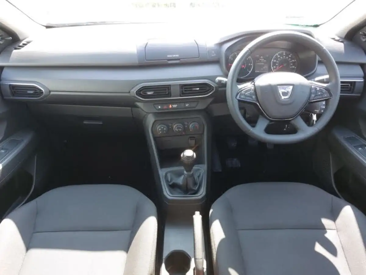 2022-dacia-sandero-10-sce-essential-big-2