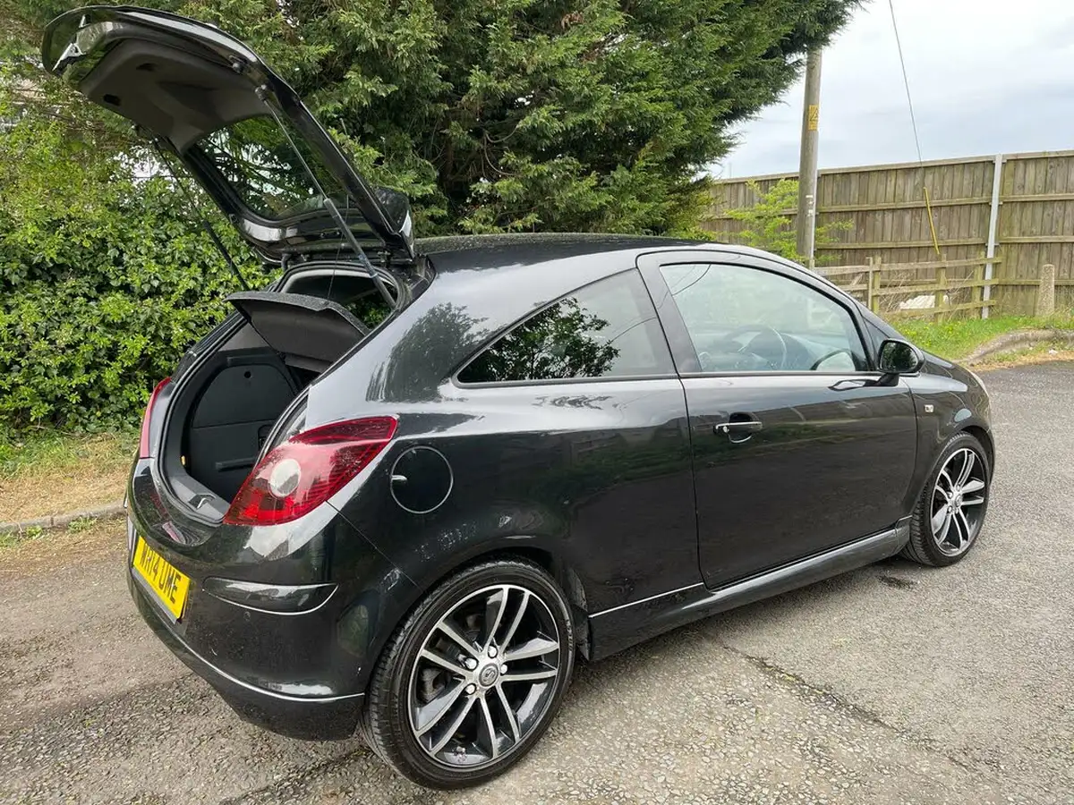 2014-vauxhall-corsa-14-black-edition-3d-big-10