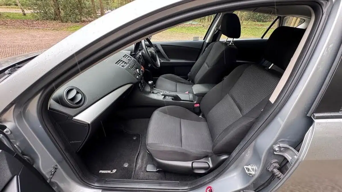 2013-mazda-mazda3-16-tamura-auto-big-19