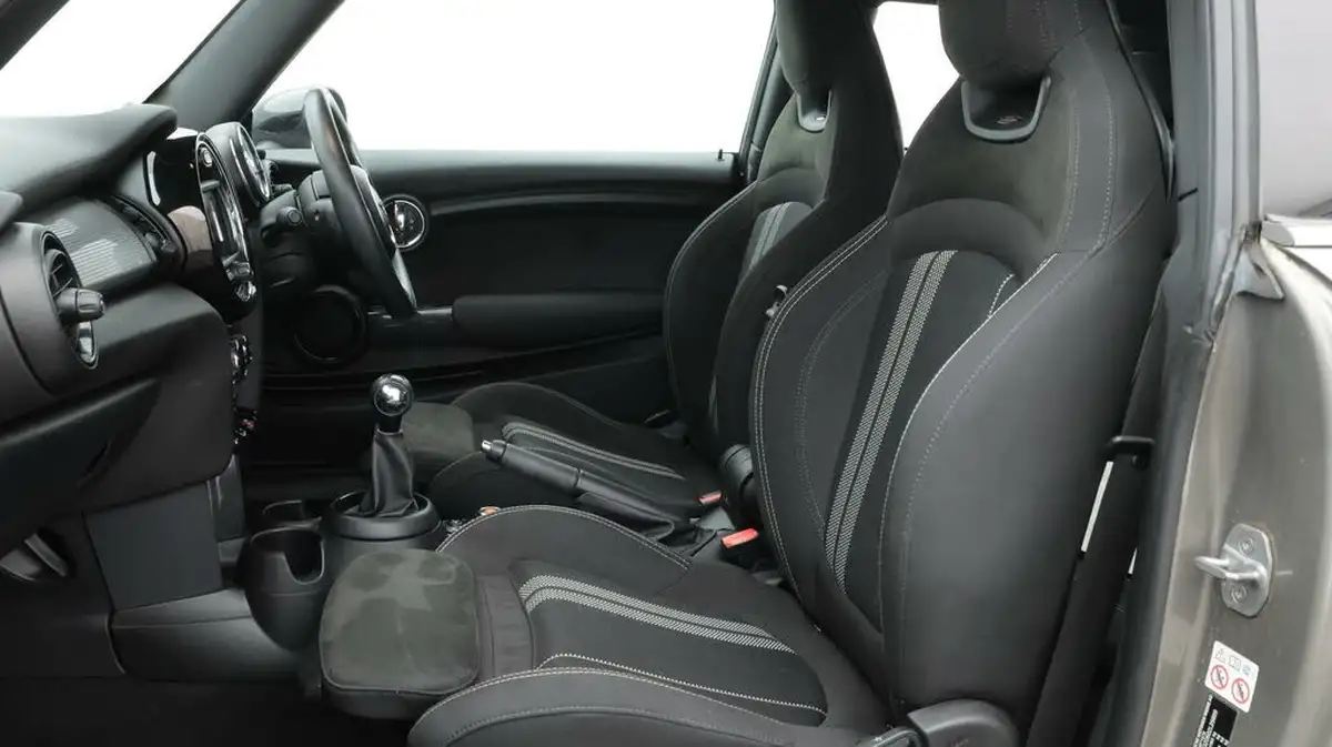 2019-mini-cooper-15-cooper-sport-hatchback-3d-big-14