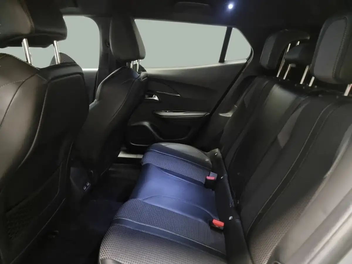 2023-peugeot-2008-suv-e-gt-136bhp-50kwh-station-wagon-big-29
