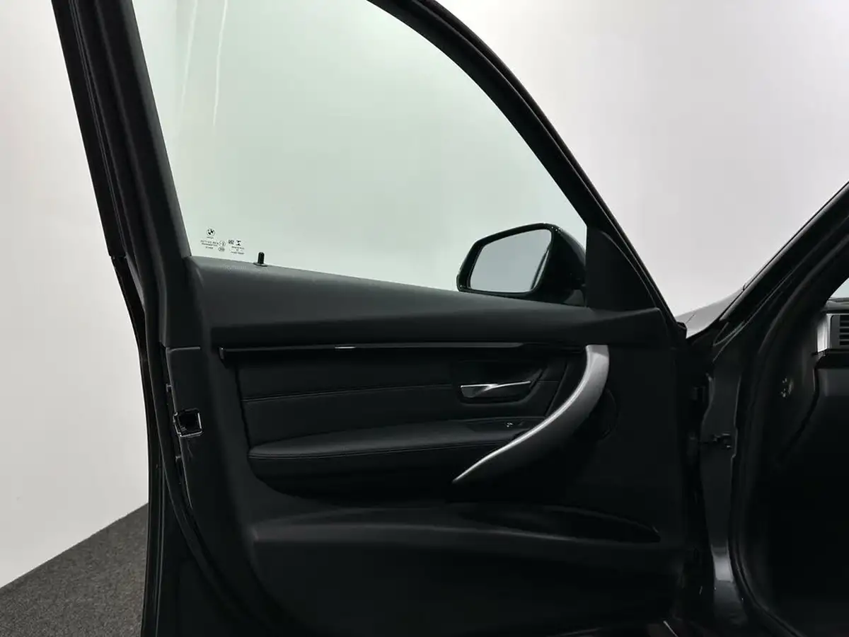 2018-bmw-3-series-20-320i-xdrive-m-sport-touring-5d-auto-big-35