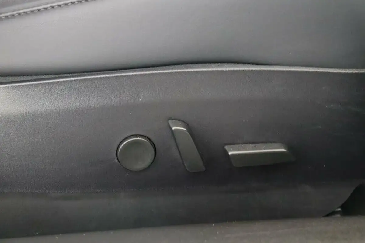 2020-tesla-model-3-e-standard-plus-big-26
