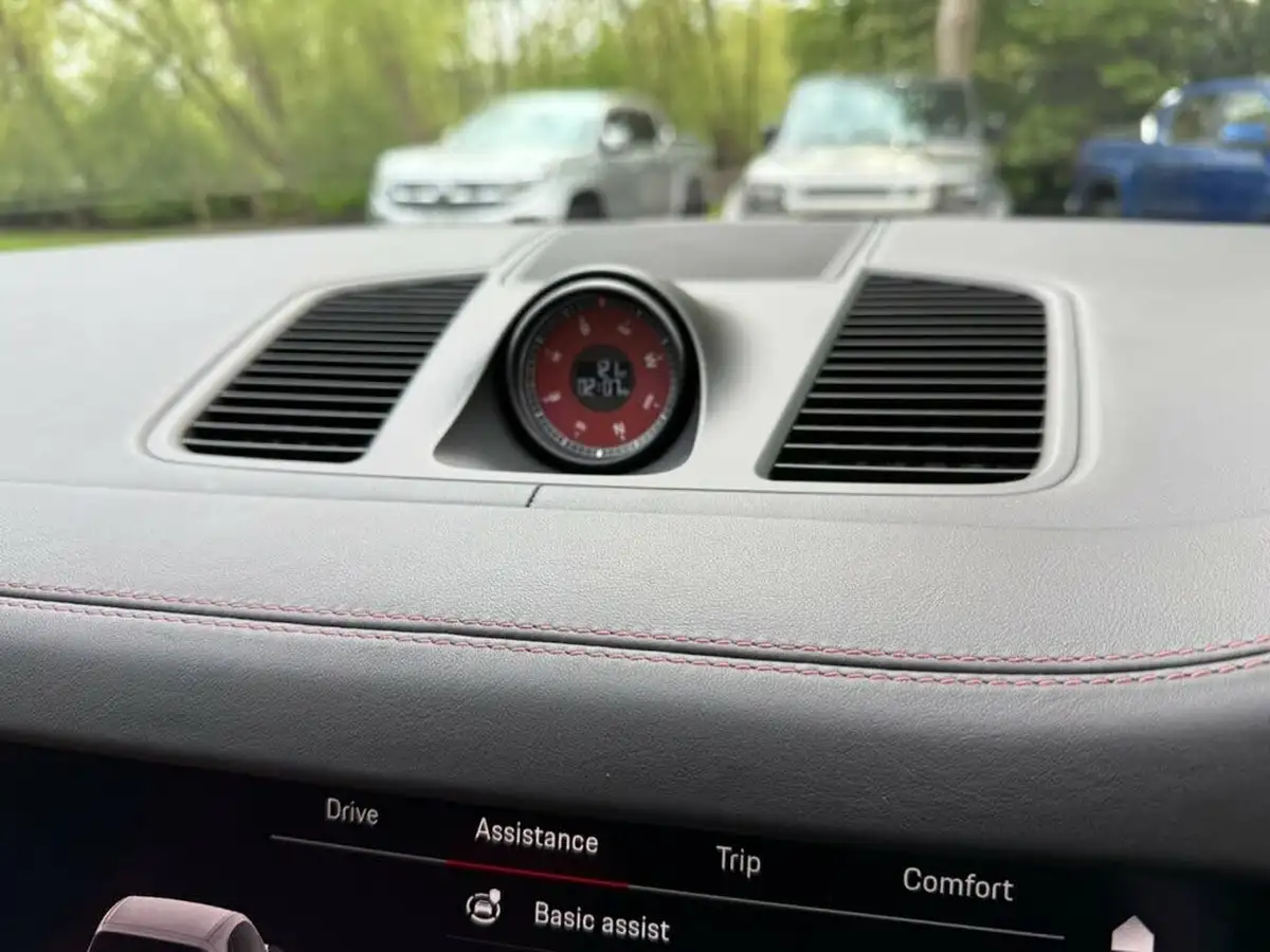 2023-porsche-cayenne-30-v6-e-hybrid-platinum-edition-462ps-station-wagon-big-1