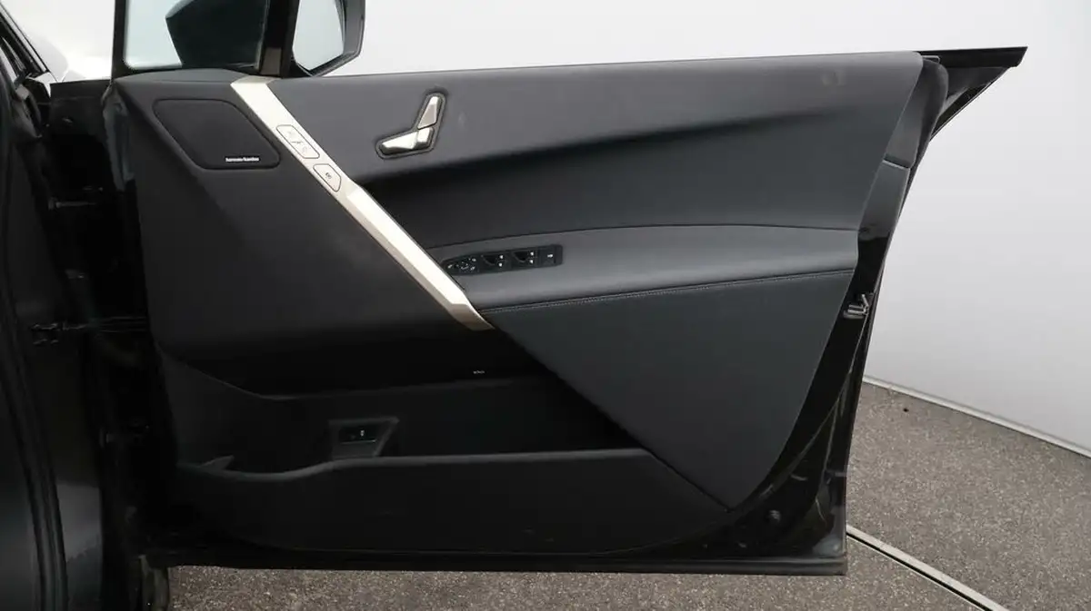 2022-bmw-ix-e-xdrive-40-m-sport-big-15