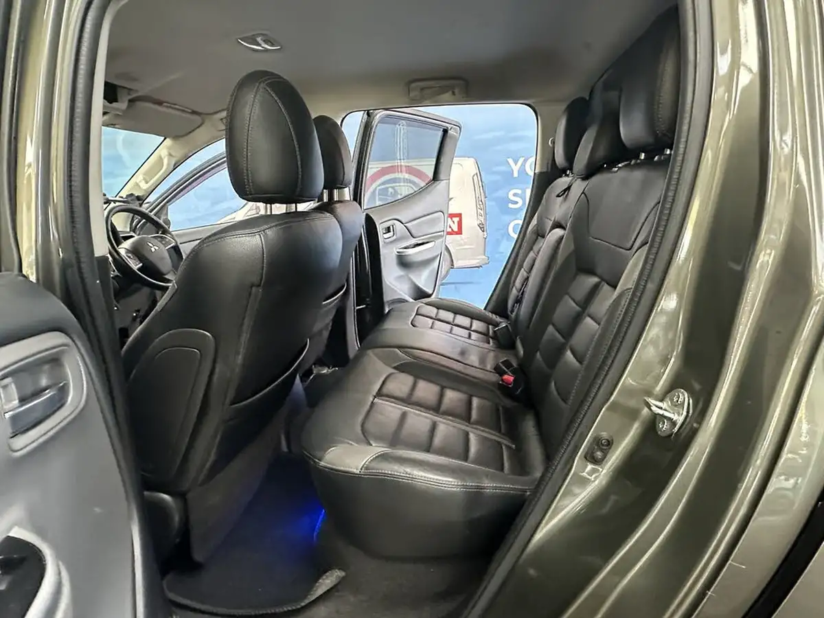 2016-mitsubishi-l200-24di-d-barbarian-auto-big-4