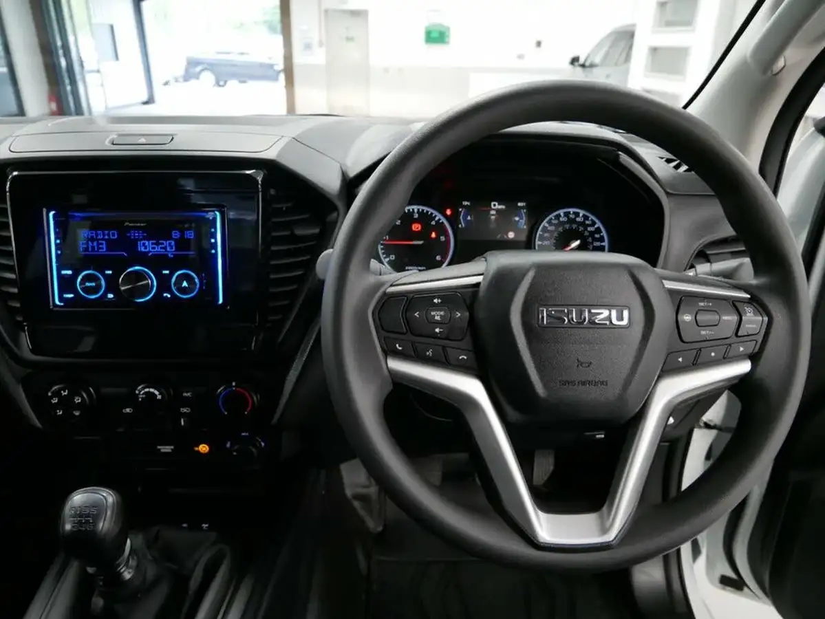 2024-isuzu-d-max-19td-utility-4x4-single-rear-differential-lock-big-9