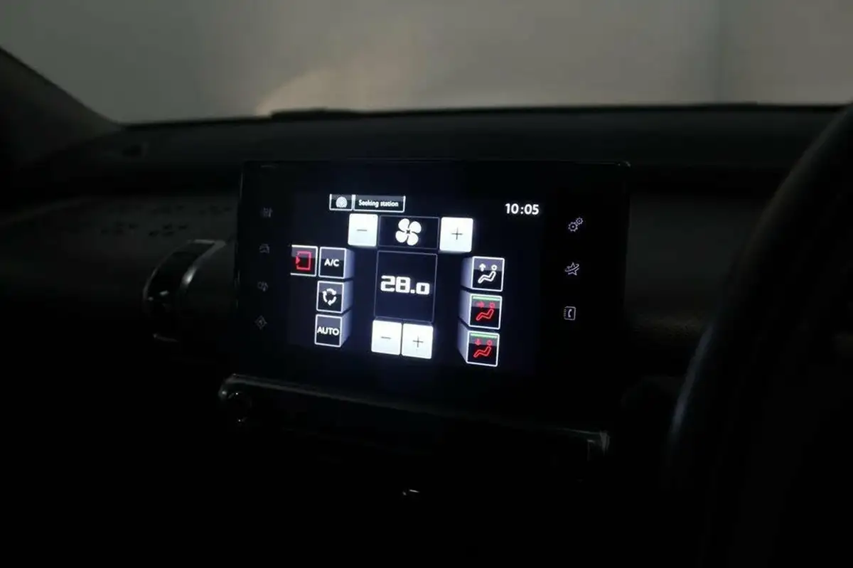 2016-citroen-c4-cactus-16bluehdi-flair-big-28