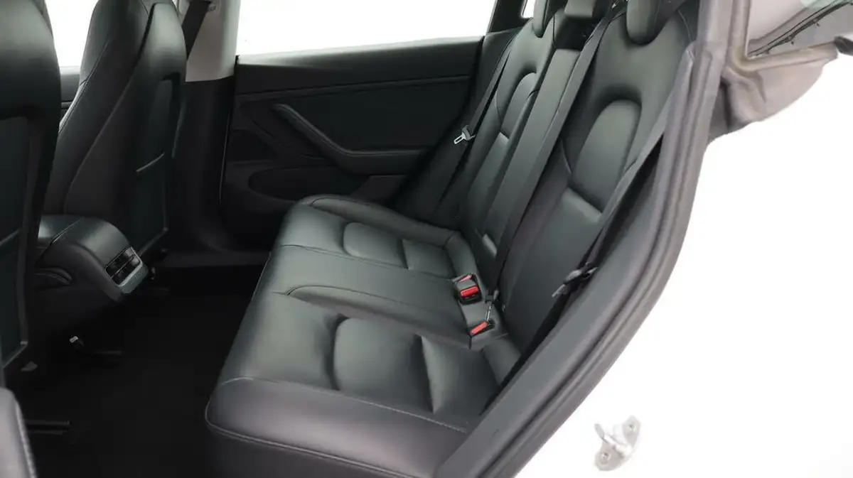 2020-tesla-model-3-e-long-range-big-16