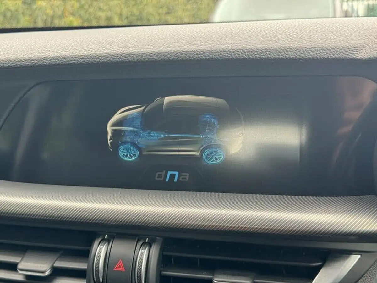2018-alfa-romeo-stelvio-22td-speciale-207bhp-big-31