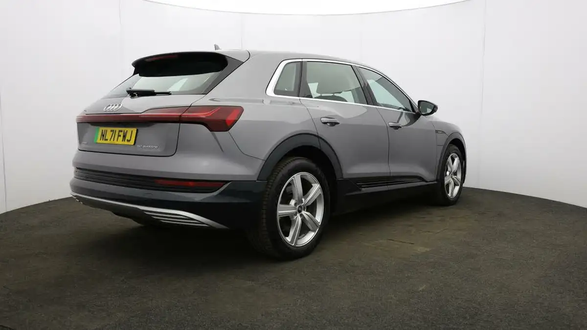 2021-audi-e-tron-50e-technik-station-wagon-big-54