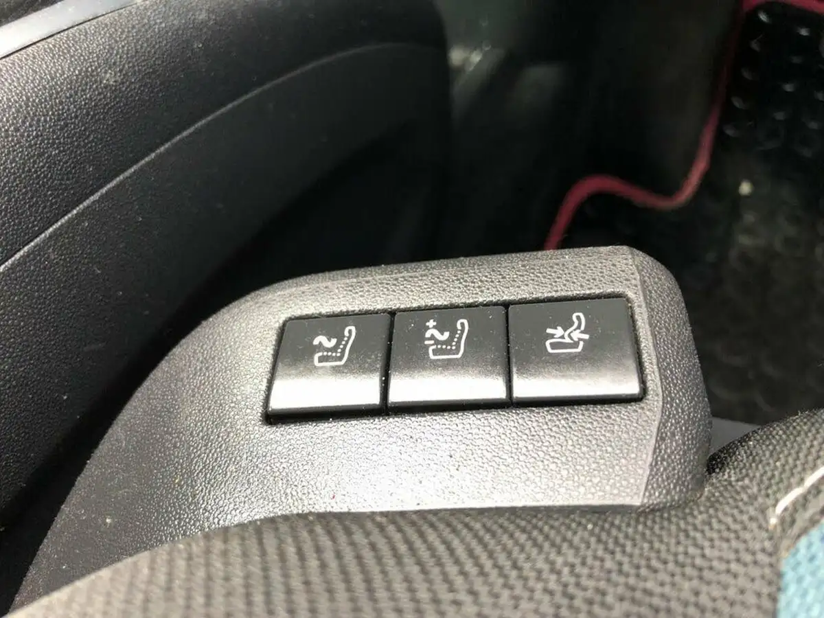 2019-citroen-grand-c4-spacetourer-15bluehdi-feel-big-35