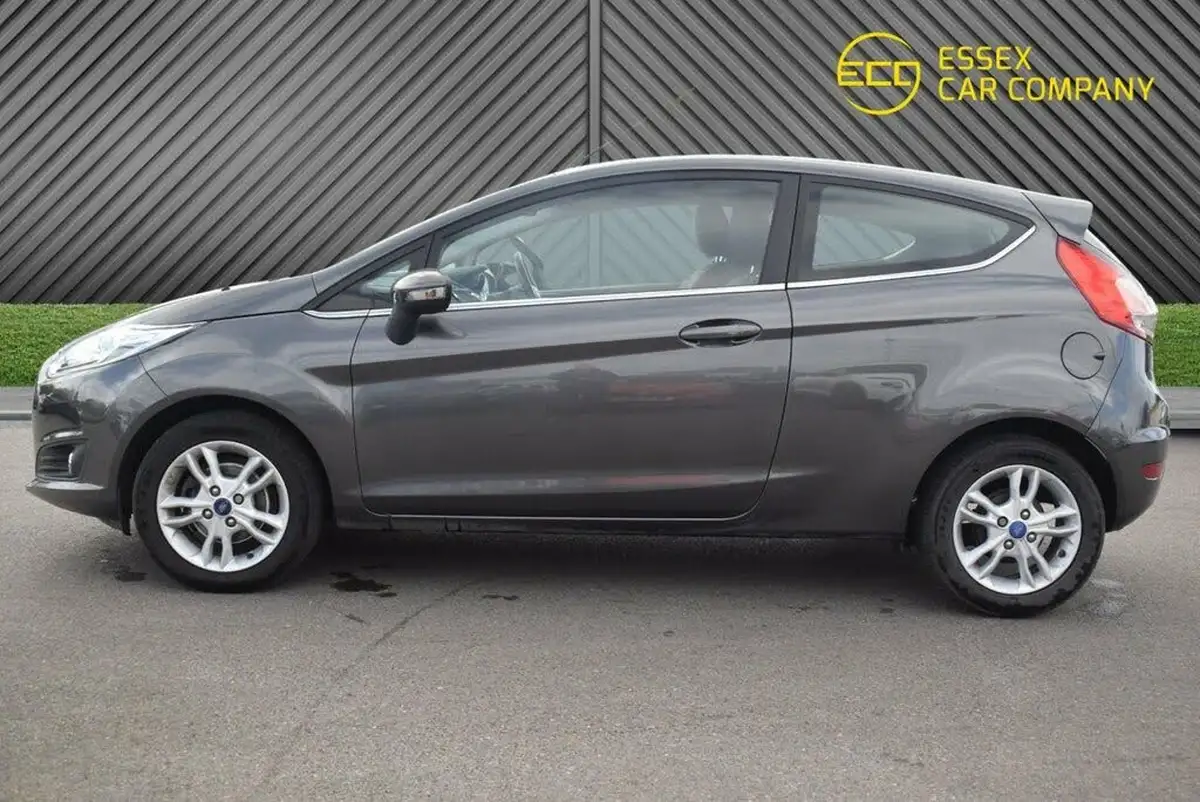 2016-ford-fiesta-125-zetec-3d-big-6