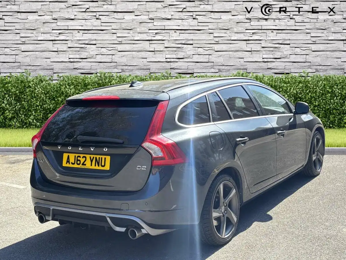 2013-volvo-v60-16td-d2-r-design-nav-big-7
