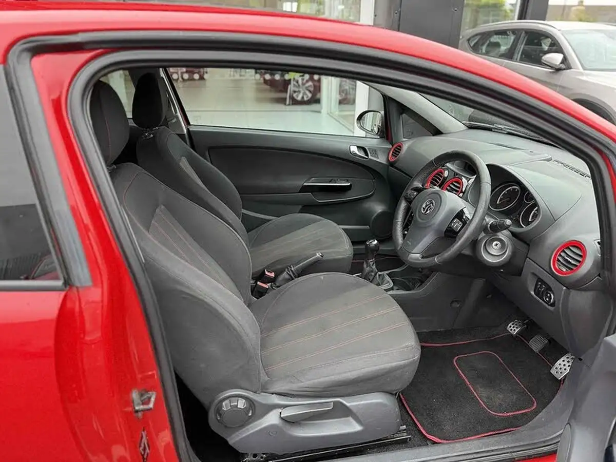 2013-vauxhall-corsa-12-3d-big-18