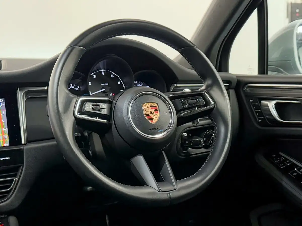 2023-porsche-macan-20-big-36