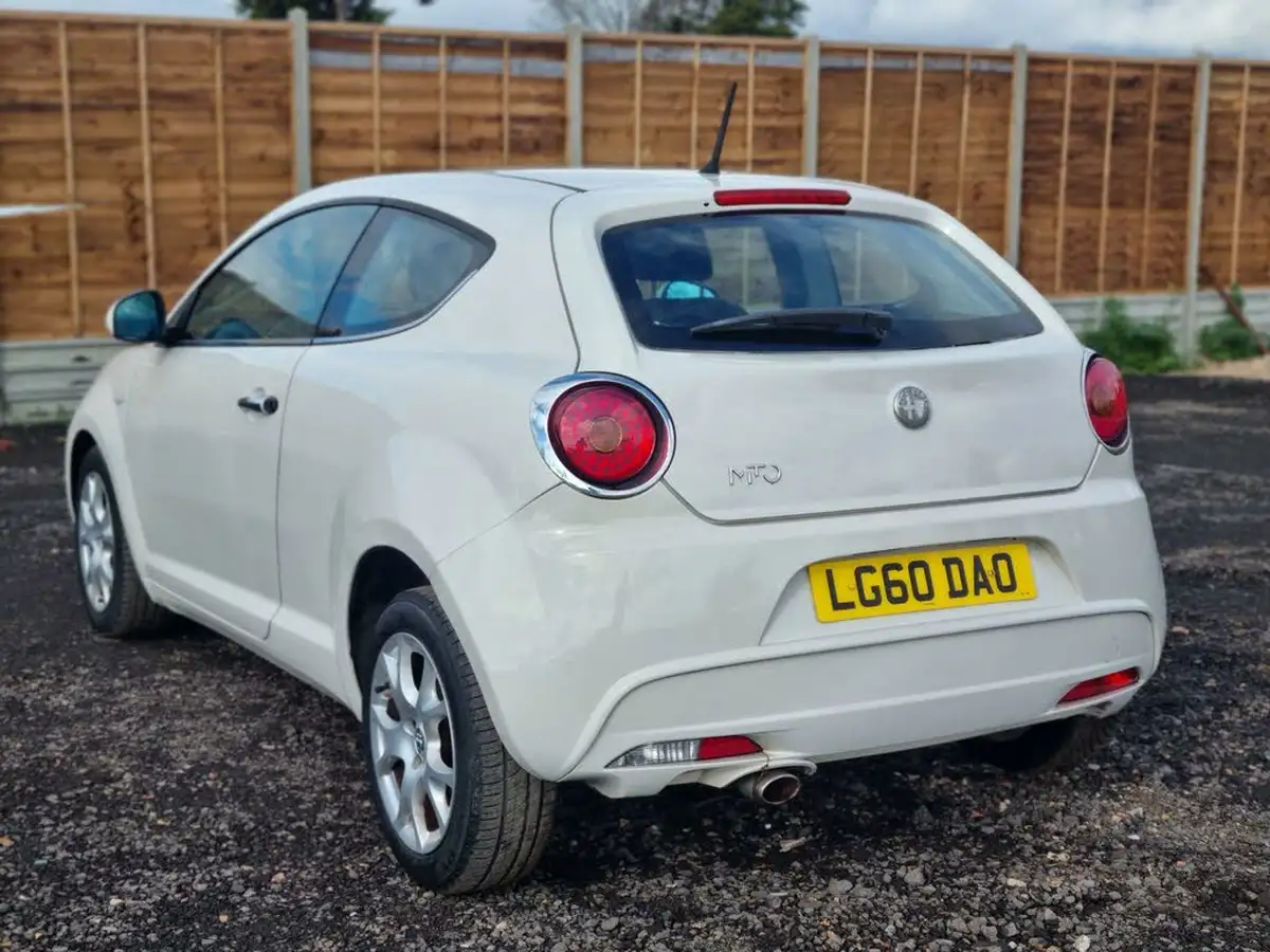 2010-alfa-romeo-mito-14-lusso-16v-big-6
