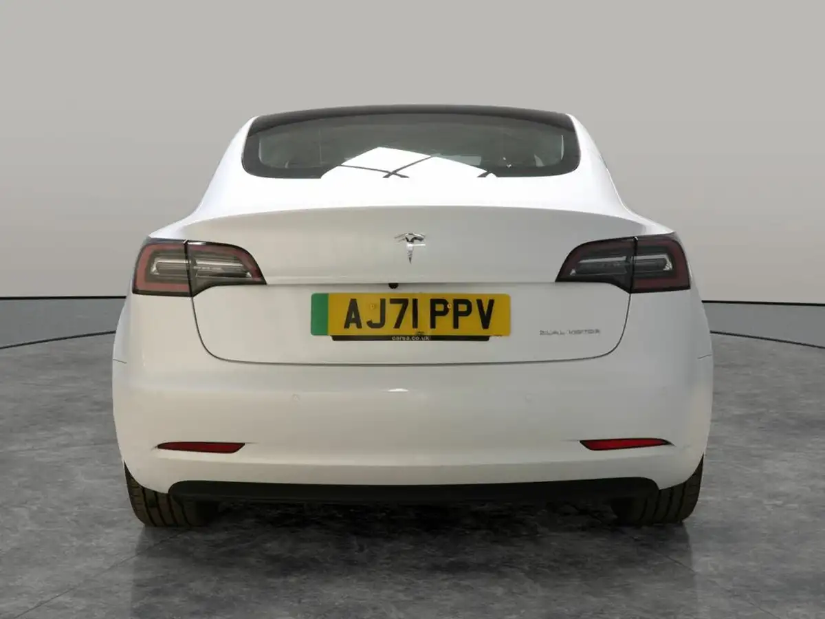 2022-tesla-model-3-e-long-range-big-11