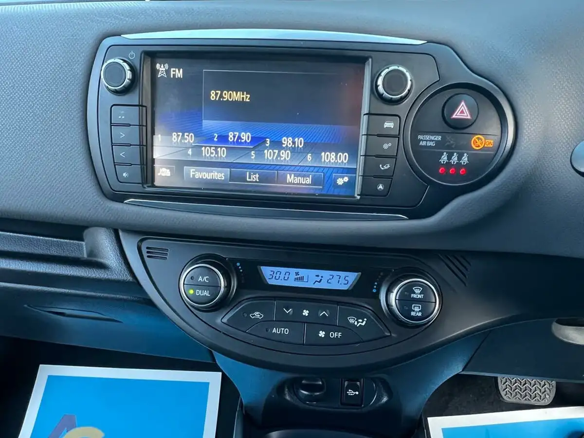 2015-toyota-yaris-15-vvt-i-icon-hybrid-big-18