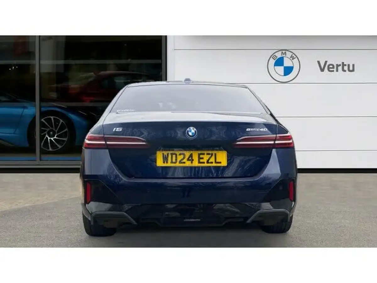 2024-bmw-5-series-e-i5-edrive40-m-sport-saloon-4d-big-14