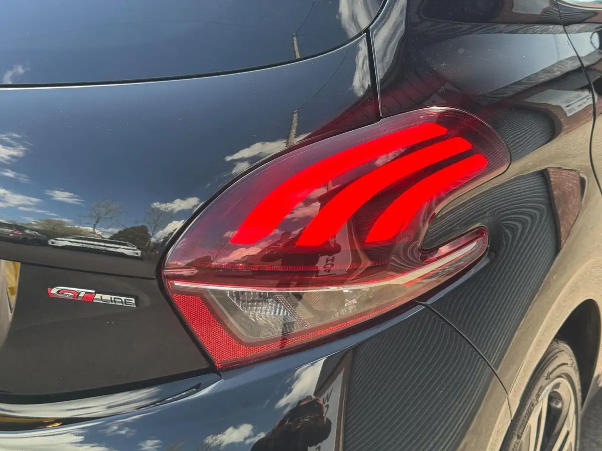 2019-peugeot-208-12-puretech-gt-line-110bhp-big-46