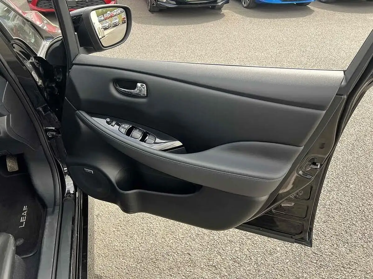 2021-nissan-leaf-e-tekna-big-21
