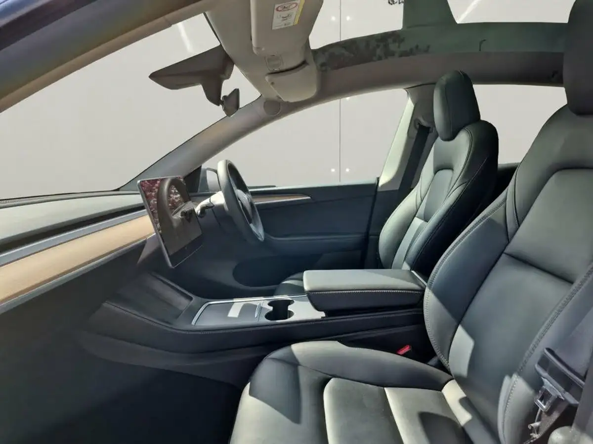 2022-tesla-model-y-e-long-range-big-13