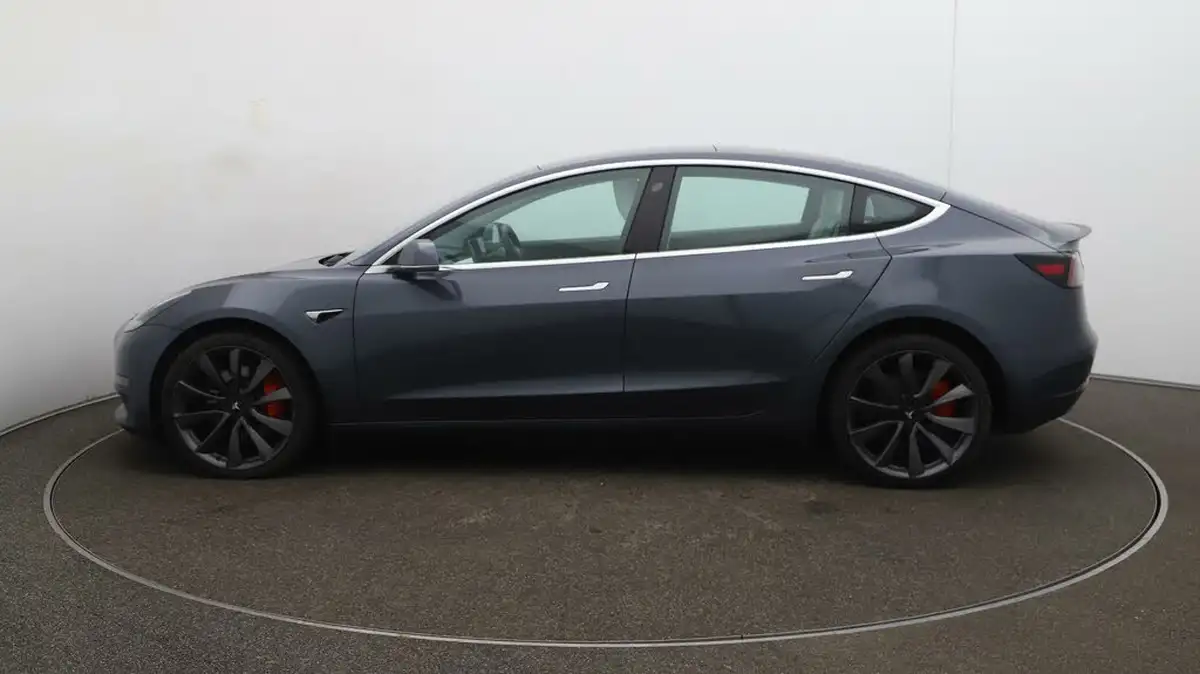 2020-tesla-model-3-e-performance-big-55
