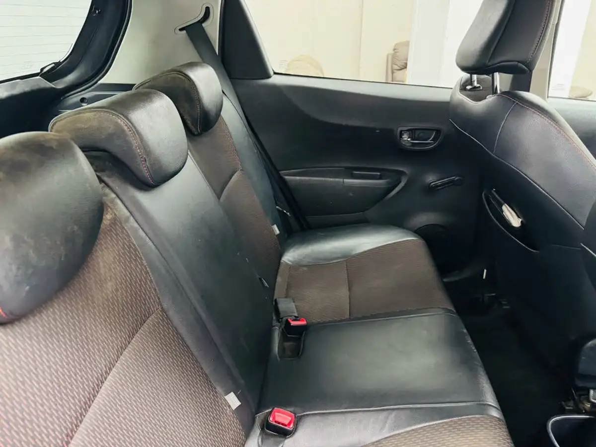 2013-toyota-yaris-133-sr-vvt-i-5d-big-11