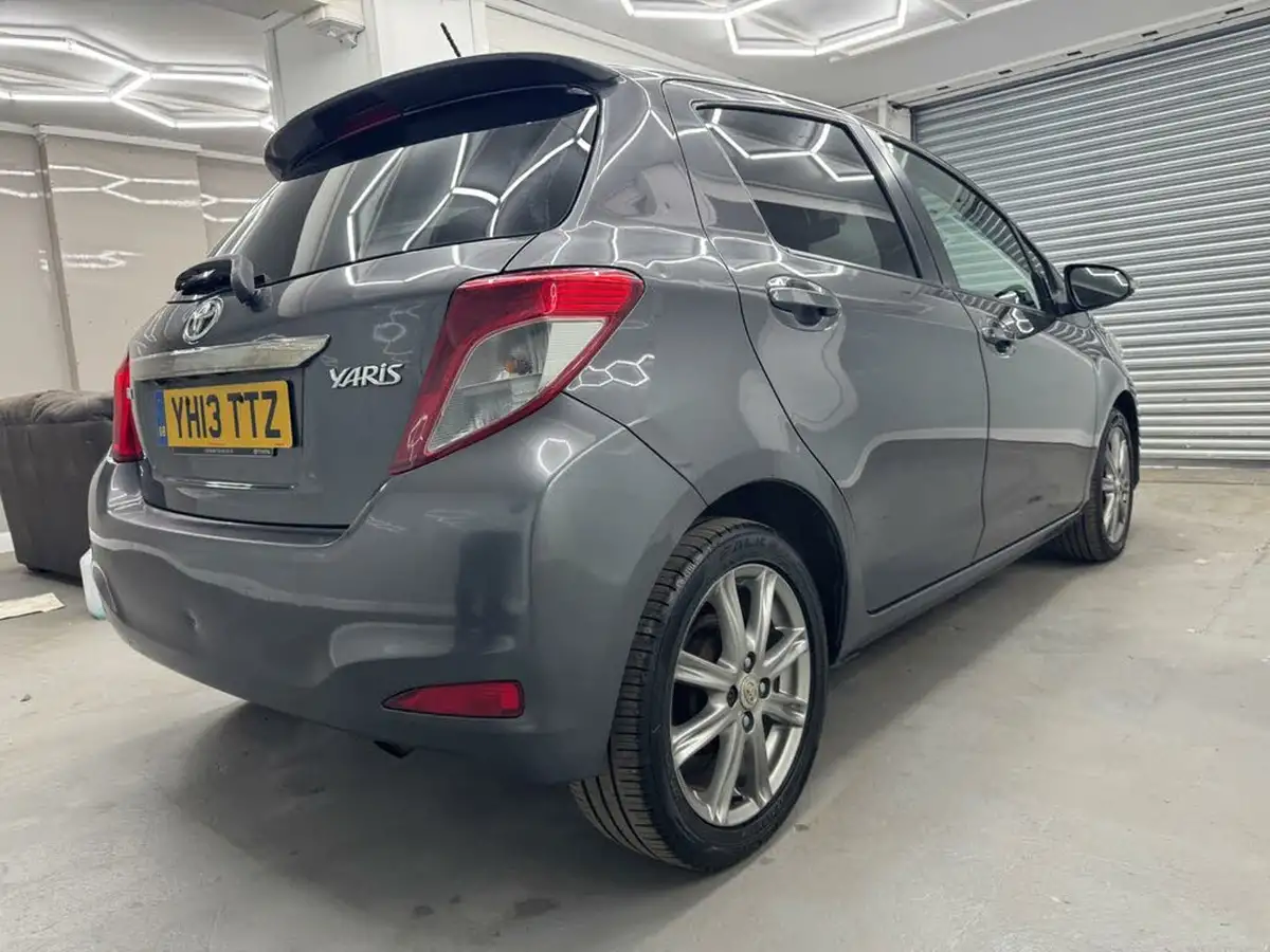 2013-toyota-yaris-133-sr-vvt-i-5d-big-35