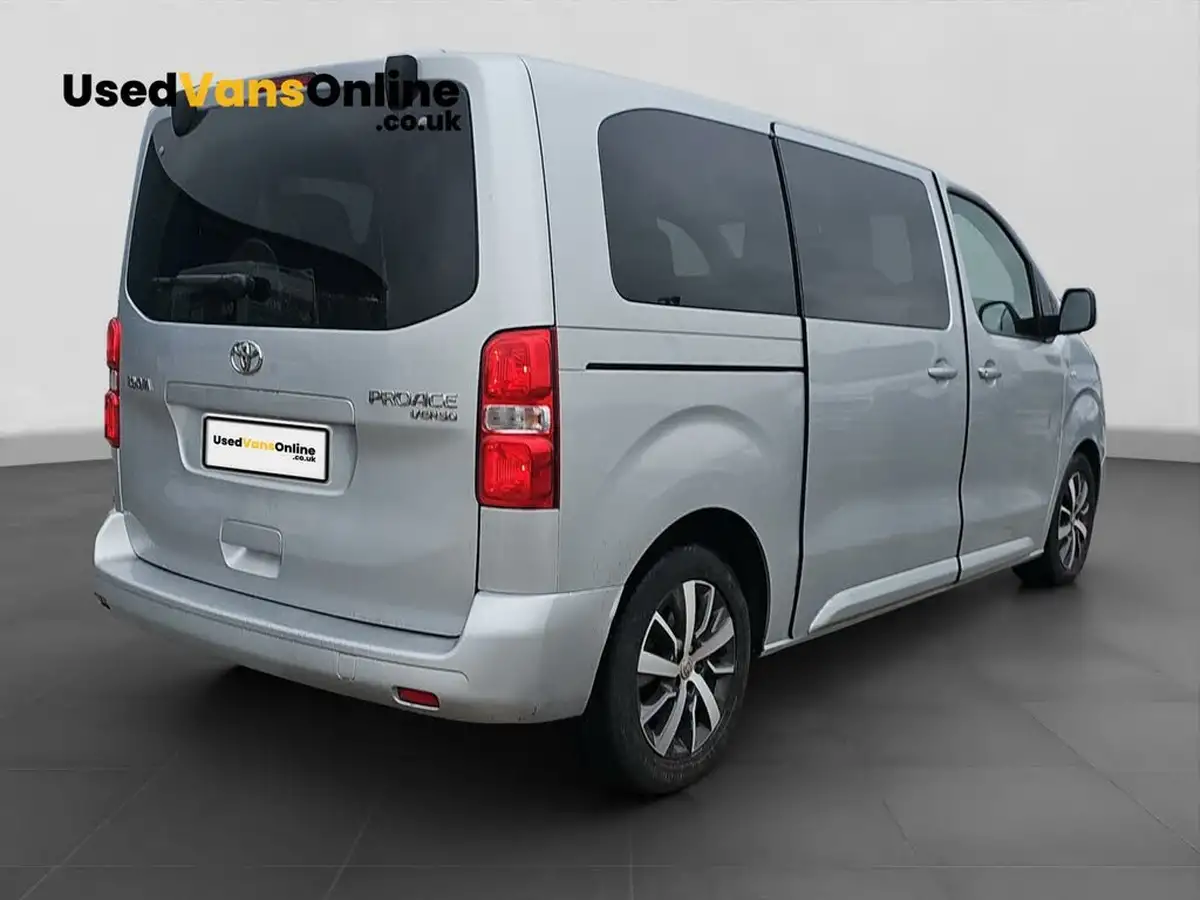 2019-toyota-proace-verso-20d-family-150ps-l1ss-big-3