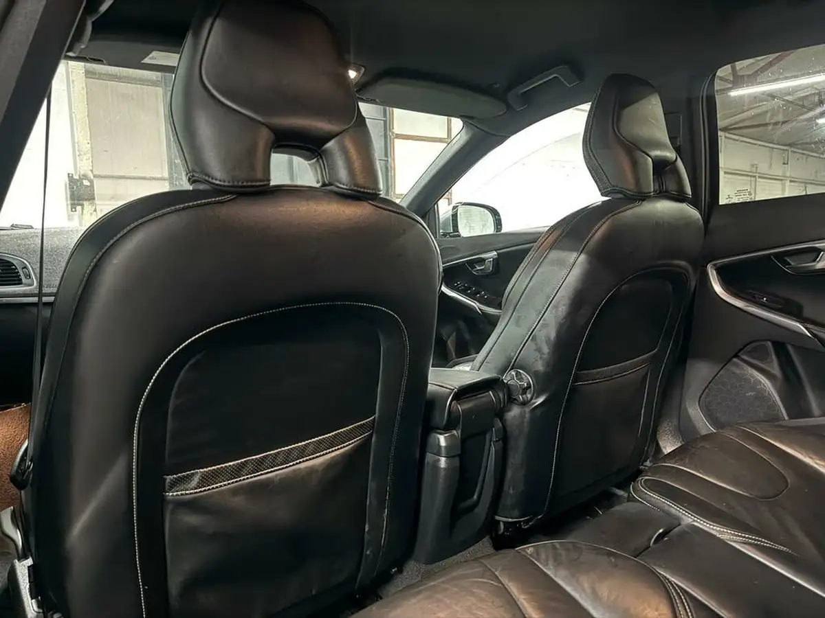 2014-volvo-v40-20td-d3-r-design-lux-nav-big-41