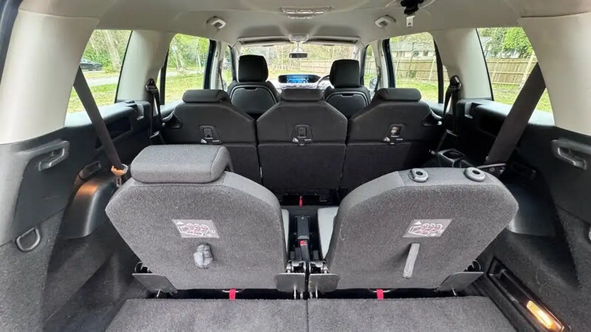 2015-citroen-grand-c4-picasso-16bluehdi-exclusive-big-32