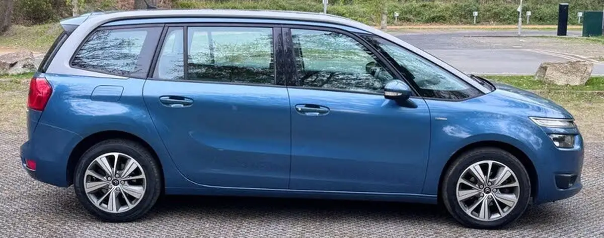 2015-citroen-grand-c4-picasso-16bluehdi-exclusive-big-8