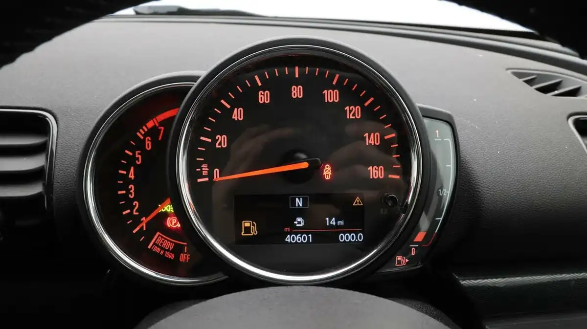 2018-mini-clubman-15-cooper-ss-big-9