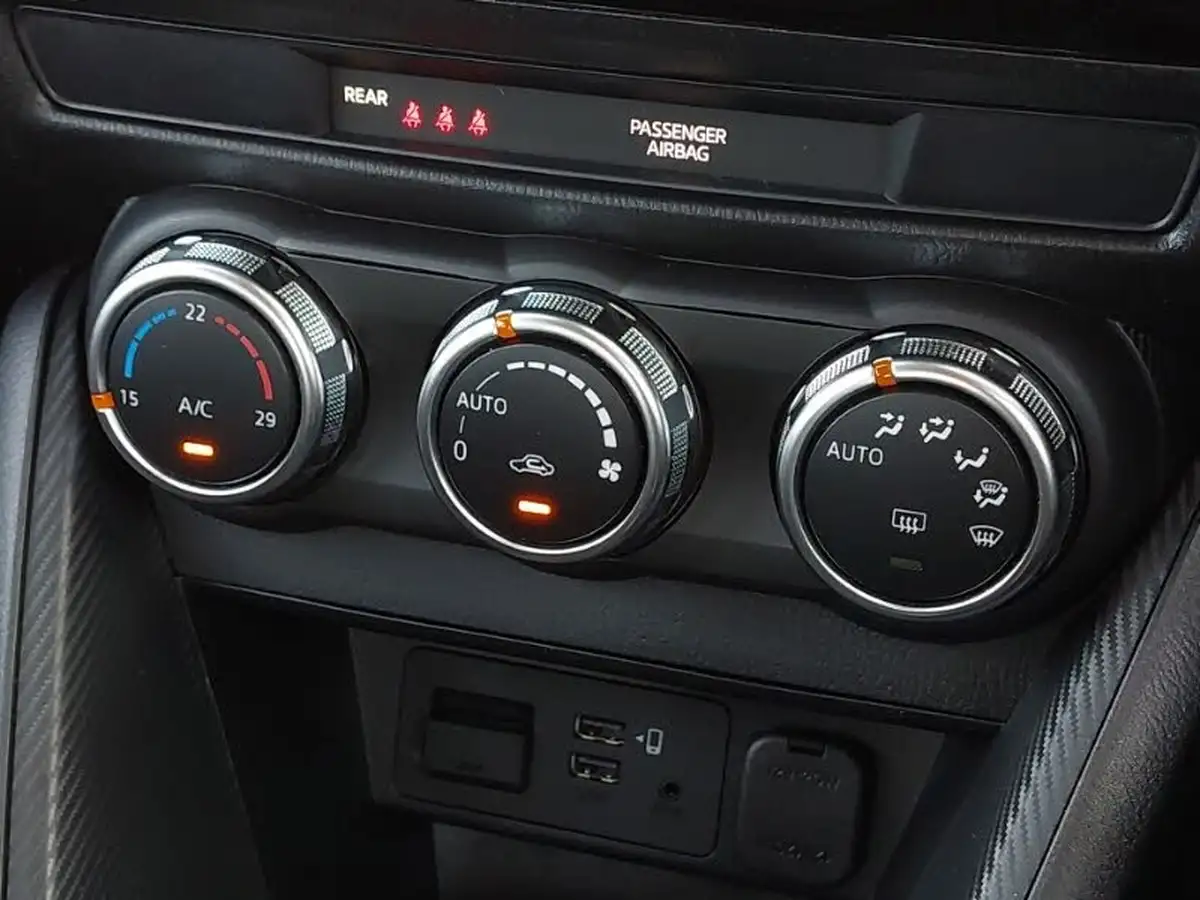 2023-mazda-mazda2-15-e-skyactiv-g-homura-big-15