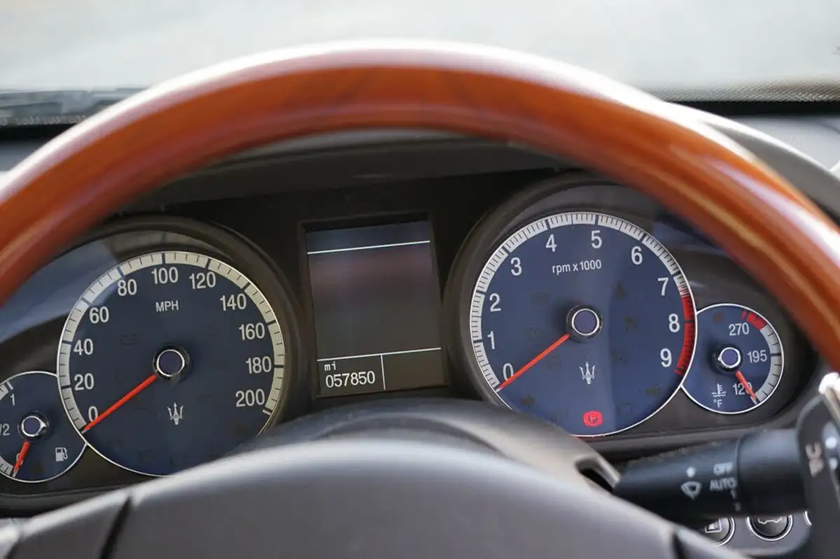 2007-maserati-quattroporte-42-auto-big-37