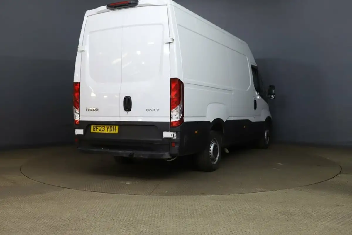 2023-iveco-daily-s-class-23td-35s14v-business-3520mm-h2-136pseu6dt-big-5