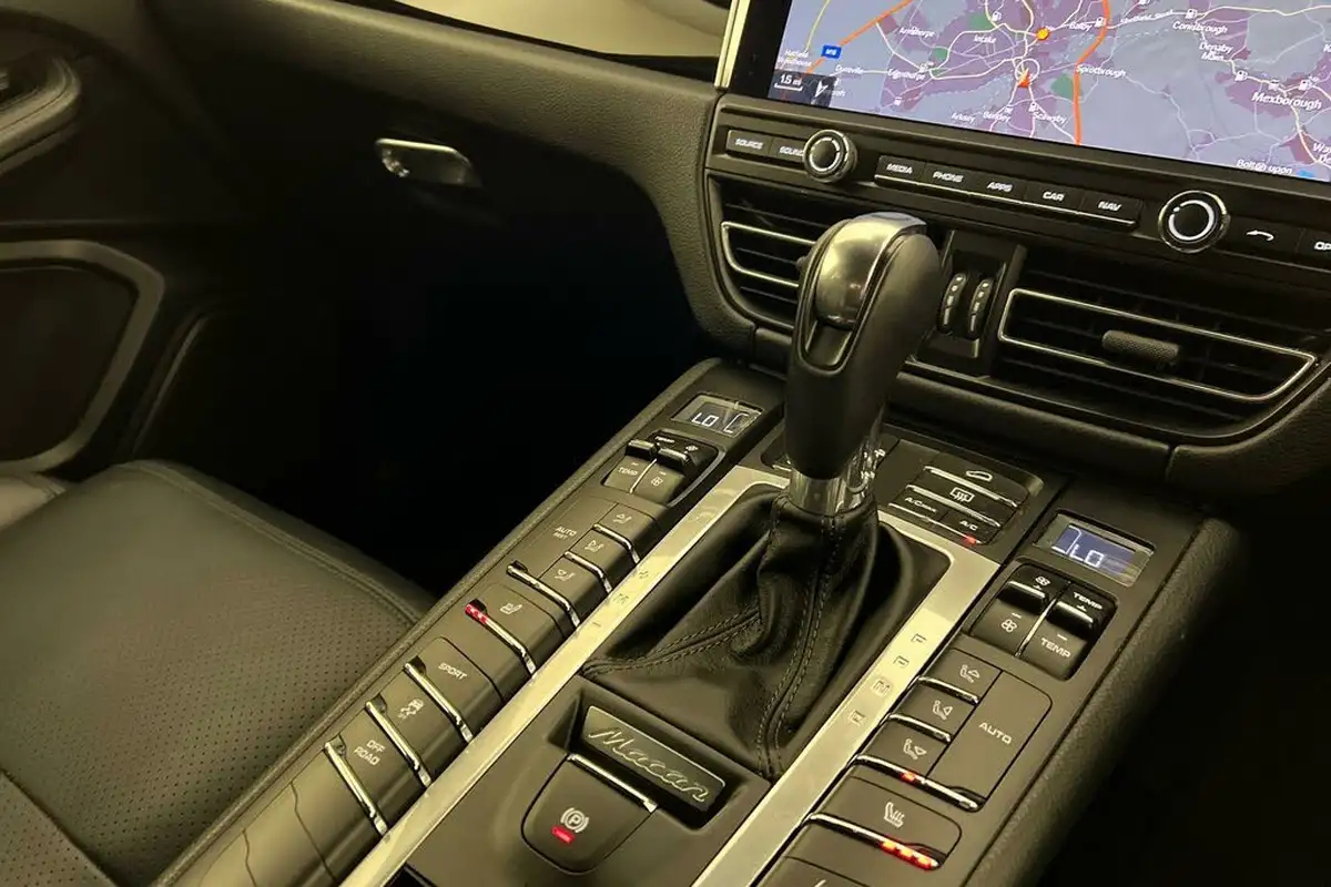 2020-porsche-macan-30-v6-s-big-9