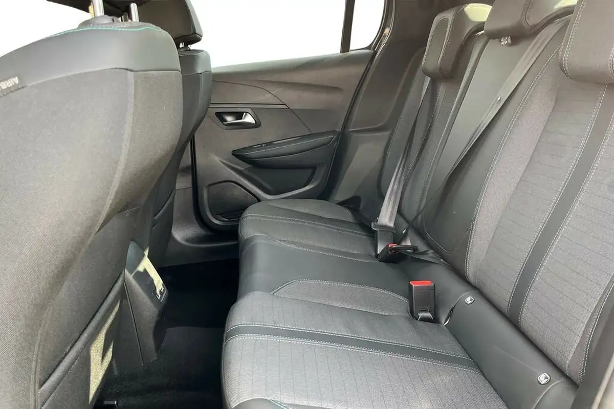 2023-peugeot-208-12-puretech-allure-premium-100ps-eat8-big-16