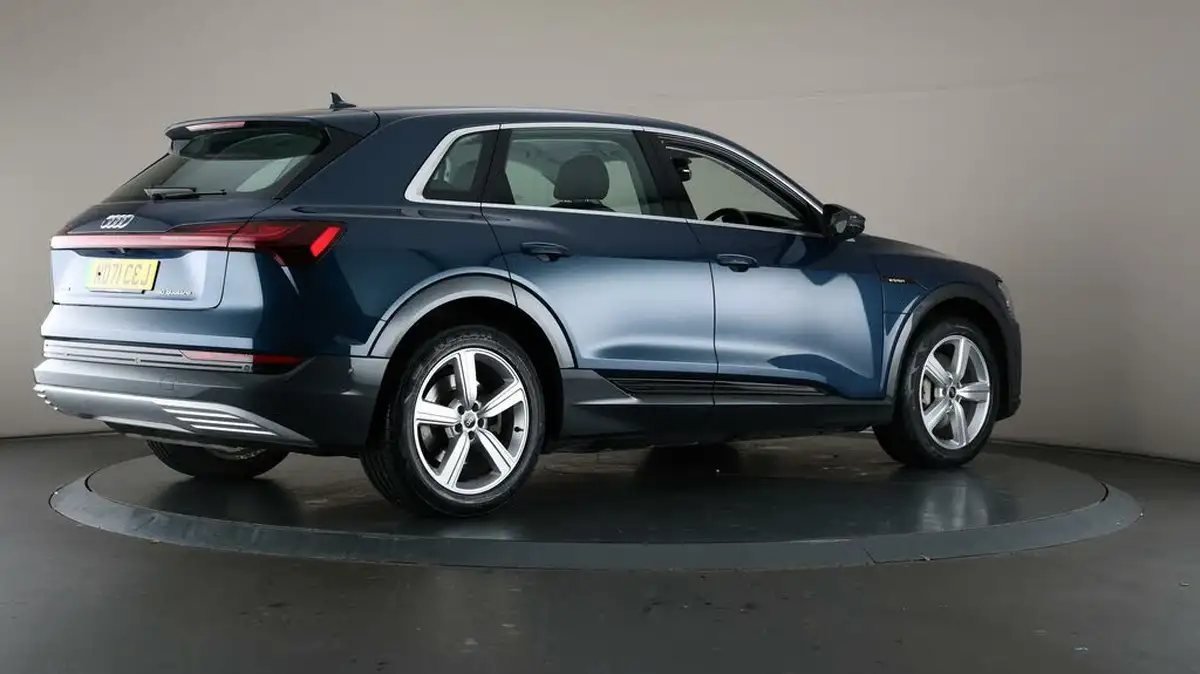 2021-audi-e-tron-50e-technik-station-wagon-big-7