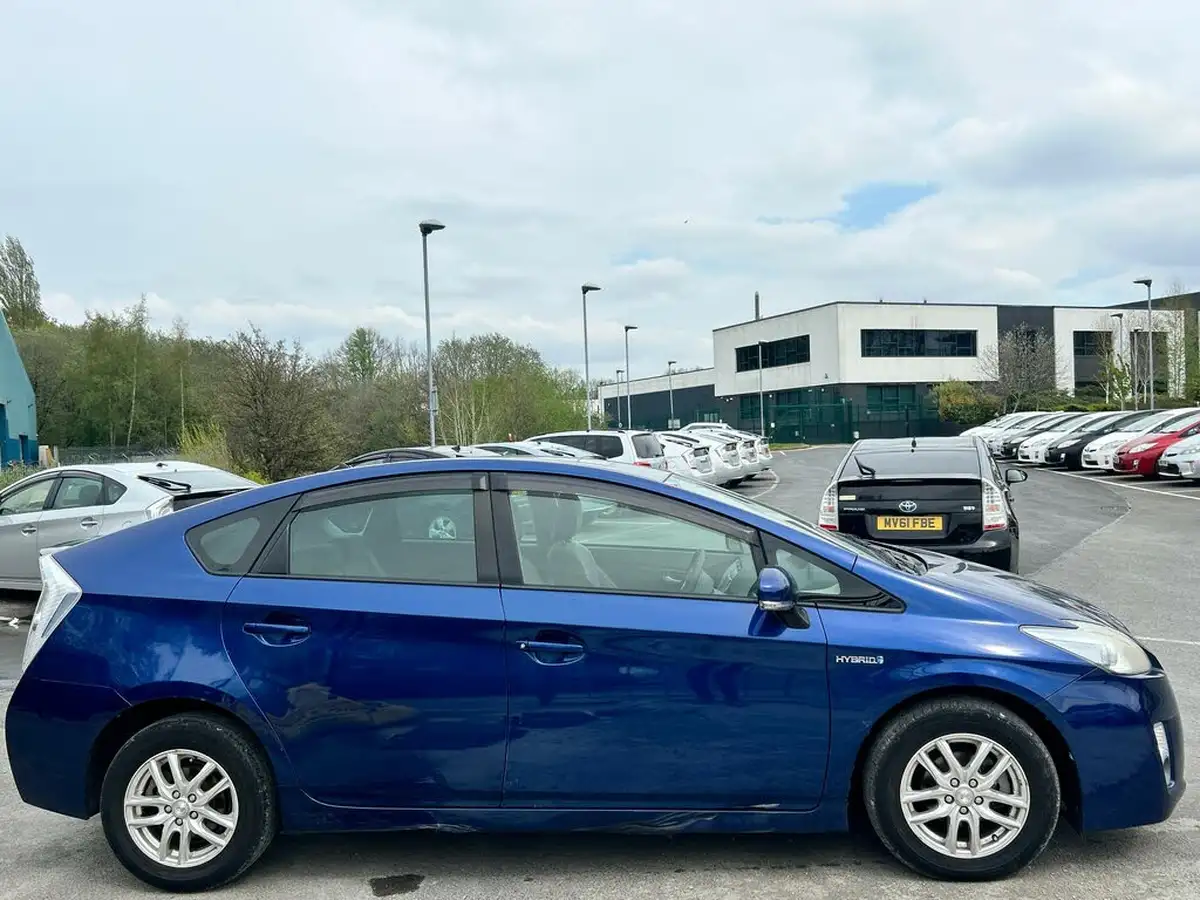 2009-toyota-prius-hybrid-big-4