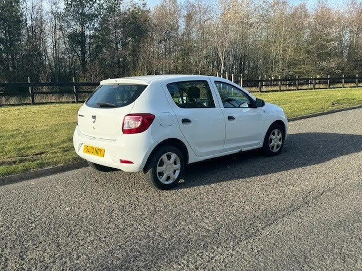 2013-dacia-sandero-12-ambiance-big-15