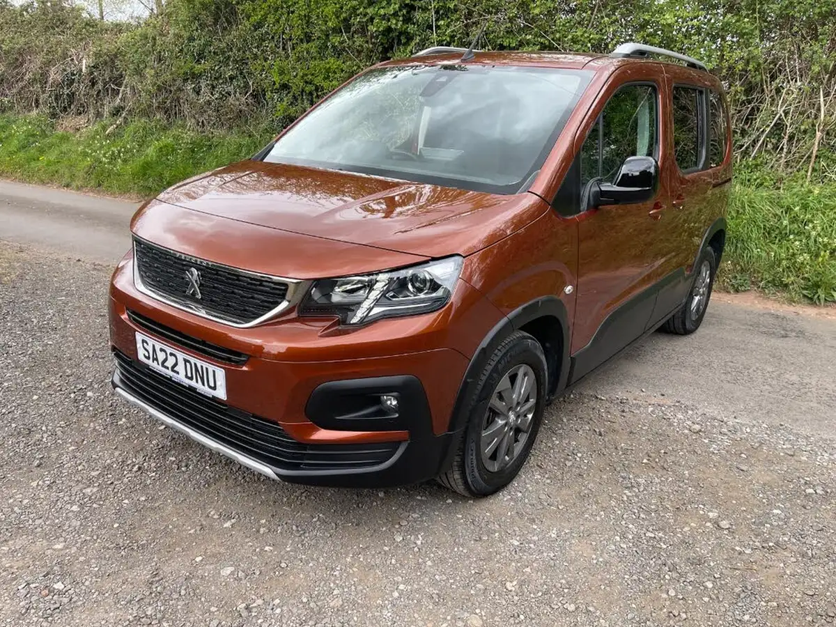 2022-peugeot-rifter-big-18