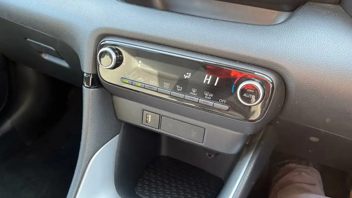2021-toyota-yaris-15-vvt-i-design-big-41