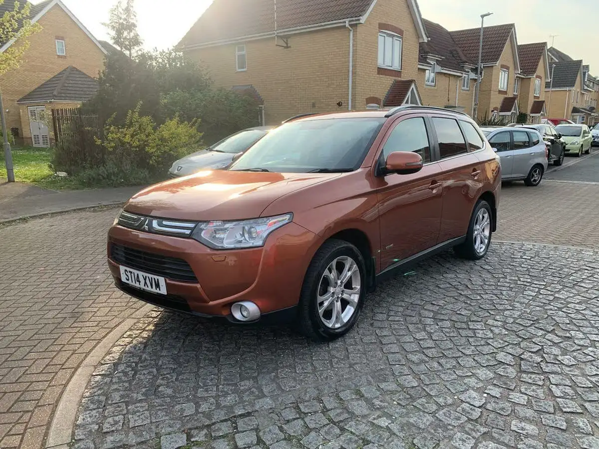 2014-mitsubishi-outlander-22di-d-gx4-big-17