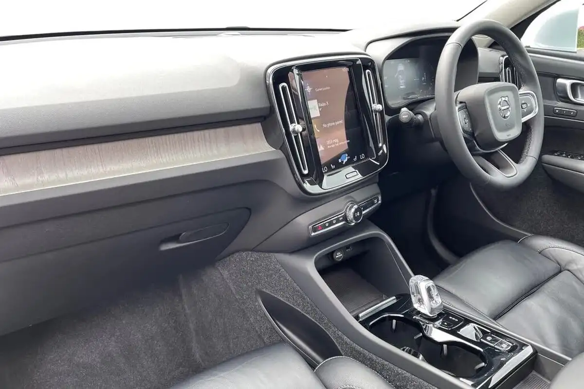 2022-volvo-xc40-15-t5-inscription-pro-big-14