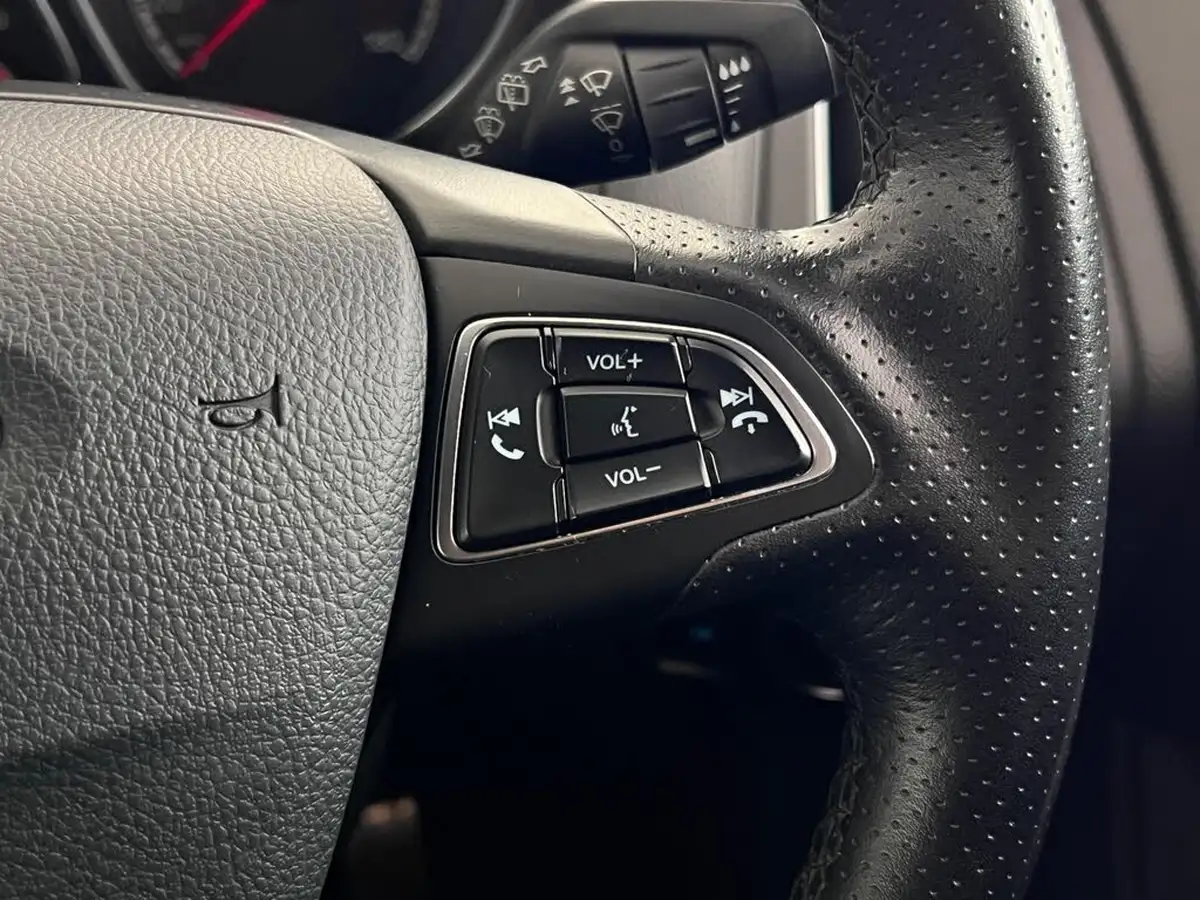 2017-ford-focus-20t-st3-hatchback-big-25
